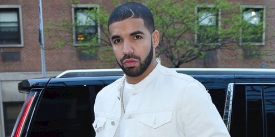  Drake  jadi salah satu penulis gelap di album baru Kanye 