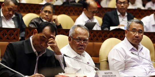Menteri PUPR, Menhub, dan Mendes PDTT rapat kerja dengan Komisi V DPR Menteri PUPR, Menhub, dan Mendes PDTT rapat kerja dengan Komisi V DPR