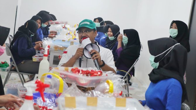 gus ipul mengunjungi pabrik sarang walet