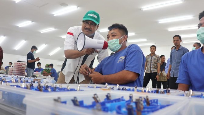 gus ipul mengunjungi pabrik sarang walet