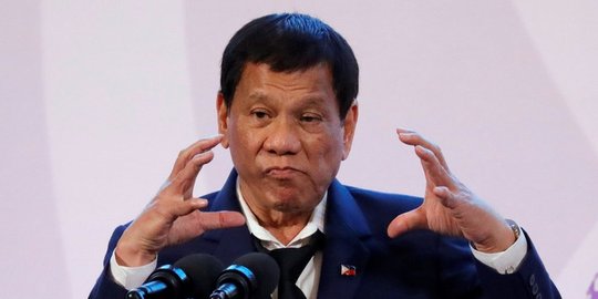 Duterte bakal mundur jika banyak yang memprotes aksi ciumannya