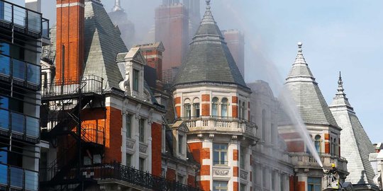 Hotel super mewah di London terbakar, 120 pemadam dikerahkan