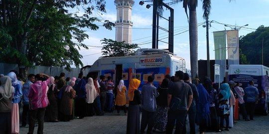 Penukaran uang di Banda Aceh masih ramai