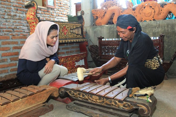 puti di sentra pengrajin gamelan ponorogo