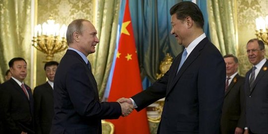 Saat ultah diberi kue oleh Xi Jinping, Putin lupa momen bersama SBY