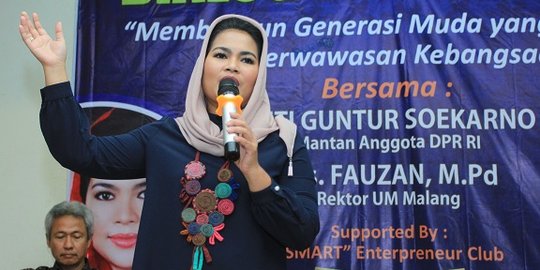 Puti berikan tips saat diskusi bersama enterpreneur se-Jatim