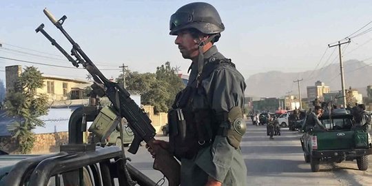 Pria bersenjata serang masjid di Afghanistan waktu salat, 4 orang tewas