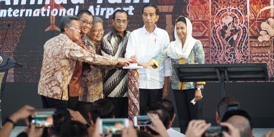 Bangganya Jokowi dan Menteri Rini sebab Indonesia punya bandara terapung pertama