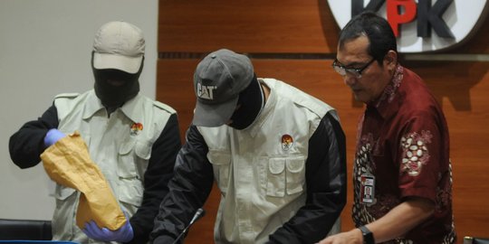 KPK minta Walikota Blitar dan Bupati Tulungagung menyerahkan diri