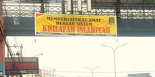 PKS minta pemasang spanduk khilafah di BSD diseret ke pengadilan