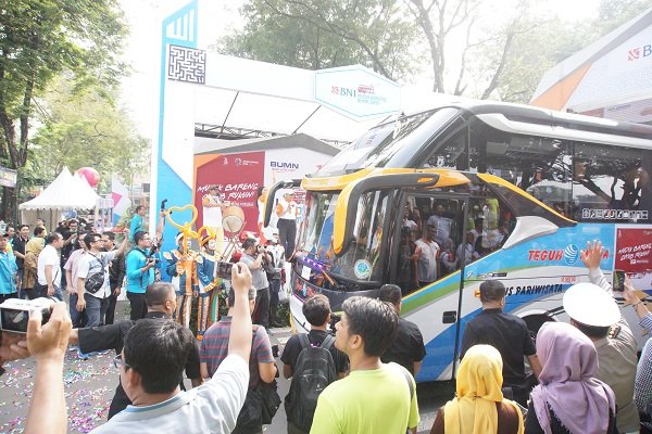 bni lepas pemudik bus