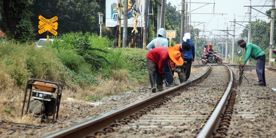 Antisipasi sabotase, Polsek Jebres Solo sisir rel kereta api