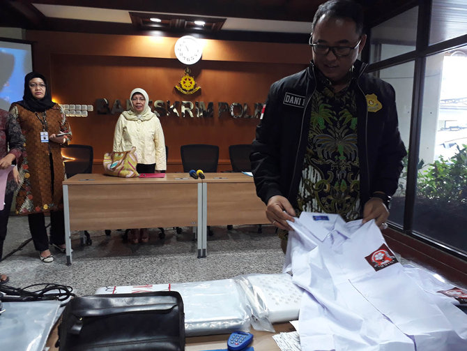 bareskrim tangkap muncikari dan pemilik situs porno