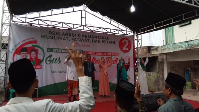 ribuan muslimat dukung gus ipul mbak puti karena kepincut pendidikan gratis