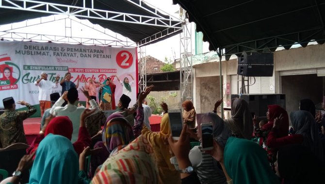 ribuan muslimat dukung gus ipul mbak puti karena kepincut pendidikan gratis