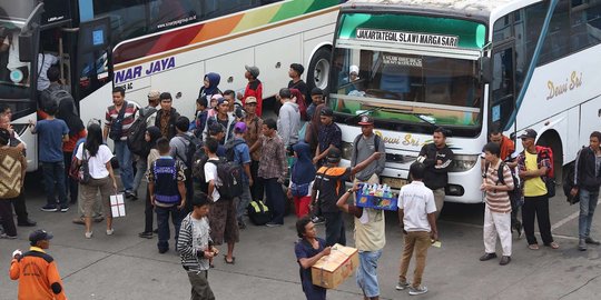 H-7 Lebaran, pemudik padati Terminal Kampung Rambutan