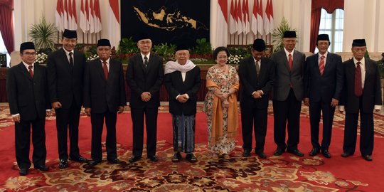 Jokowi sebut Yudi Latif mengundurkan diri karena urusan keluarga