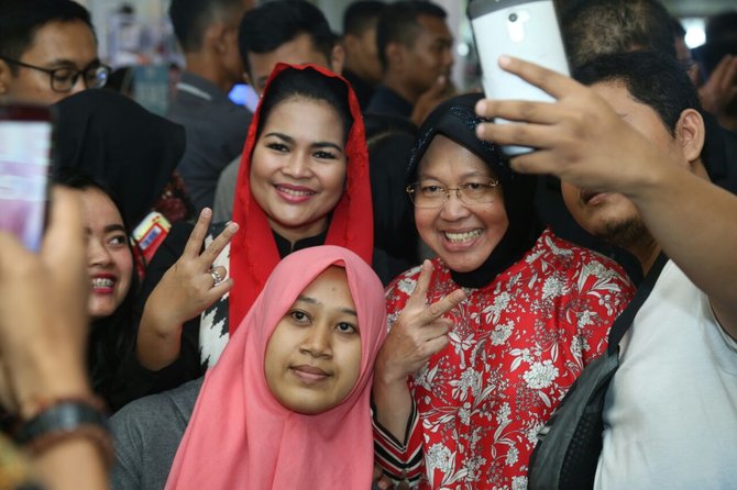 puti bersama risma berkunjung di pusat pertokoan