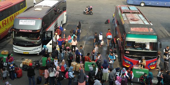 Puluhan ribu pemudik tinggalkan Jakarta dari Terminal Kampung Rambutan