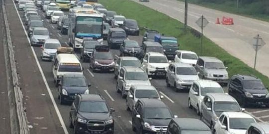 Arus mudik di tol Cikampek H-6 lebih rendah dari prediksi