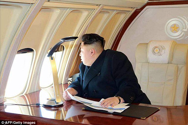kim jong un di dalam pesawat pribadinya ilyushin il 62