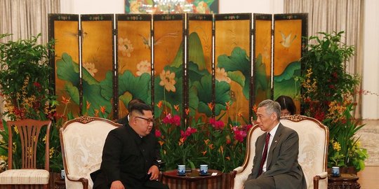 dan jabat erat warnai pertemuan pm singapura dan kim jong un rev1