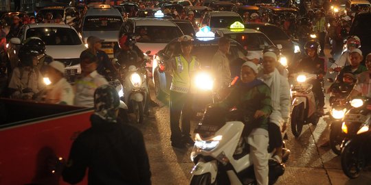 Pusatkan takbiran di masjid, Anies-Sandi larang ada konvoi ugal-ugalan