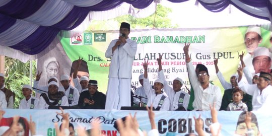 Dalam guyuran kabut, ribuan warga pegunungan Lumajang deklarasi dukung Gus Ipul