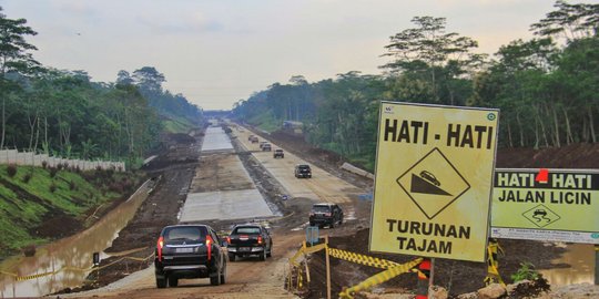 Cara taklukkan tanjakan Jembatan Kali Kenteng, jangan malu gunakan piranti ini!