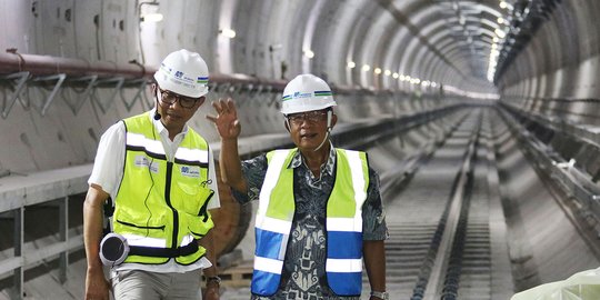 Wajah kagum Menko Darmin Nasution saat tinjau proyek MRT