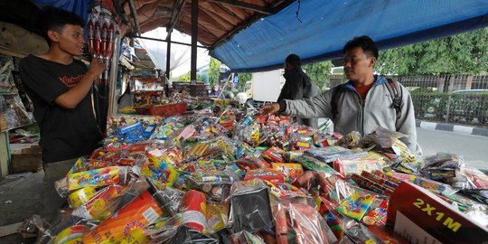 Harga petasan dan kembang api naik jelang Lebaran