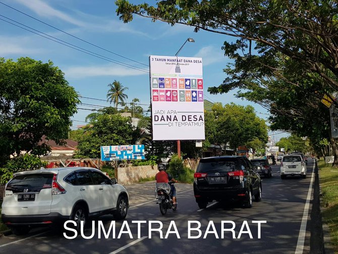 baliho capaian dana desa muncul di sudut kota