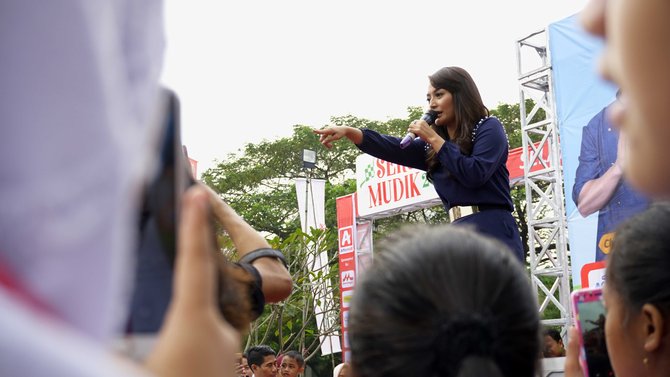 siti badriyah hibur pemudik alfamidi