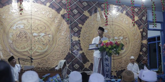 Di depan ribuan jemaah, Emil berbagi ilmu di Malang