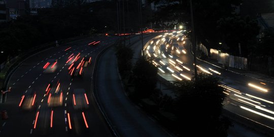 Penyempitan jalur bikin Tol Jakarta-Cikampek macet