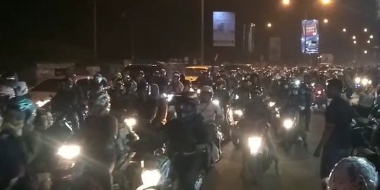 Jalur Pantura Karawang-Subang, siang dikuasai mobil dan malam dipadati motor