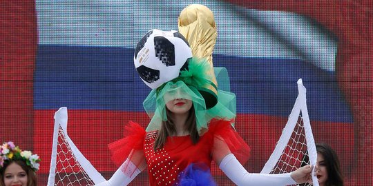 Gaun bertema Piala Dunia hiasi ajang pemilihan Miss Rusia