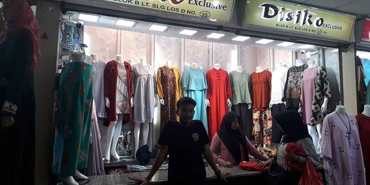Pedagang Busana Muslim Di Pasar Tanah Abang Mengeluhkan Rendahnya Penjualan Merdeka Com