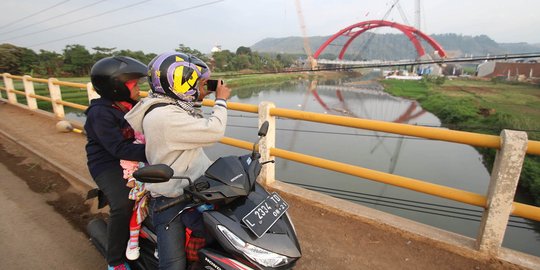 Pesona Jembatan Kali Kuto curi perhatian warga