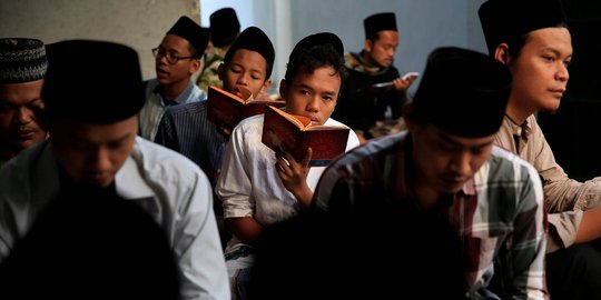 Melihat lebih dekat kehidupan santri Ponpes Lirboyo dalami ilmu agama