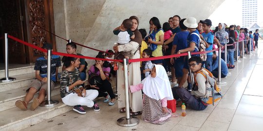 Hari terakhir puasa, warga padati Monumen Nasional