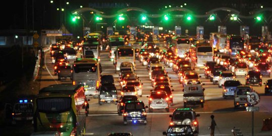 Antisipasi macet arus balik pintu  tol  Semarang Jakarta  