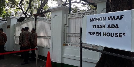 Ada tulisan tak open house, rumah Megawati tetap disambangi pejabat