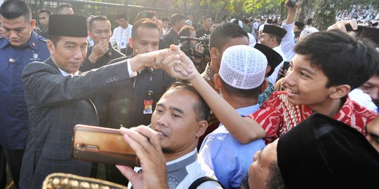 Usai salat Id, Jokowi silaturahmi dengan warga