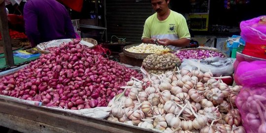 Harga cabai dan bawang bertahan tinggi