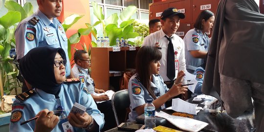 Tangis dan gelak tawa warnai Lebaran di Lapas Cipinang