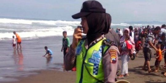 H+1 Lebaran, objek wisata pantai di Kebumen dipadati warga