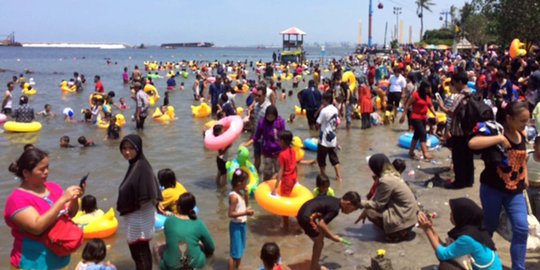 Hari pertama Lebaran, Pantai Ancol dipadati 27 ribu pengunjung