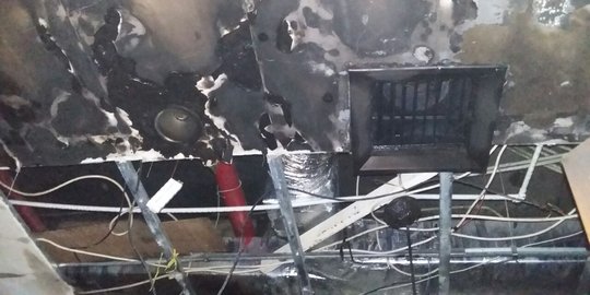 Gara-gara stop kontak AC, lantai 2 kantor Bupati Kutai Timur terbakar