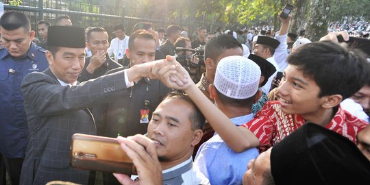 Jokowi hadiri pembagian sembako di Solo